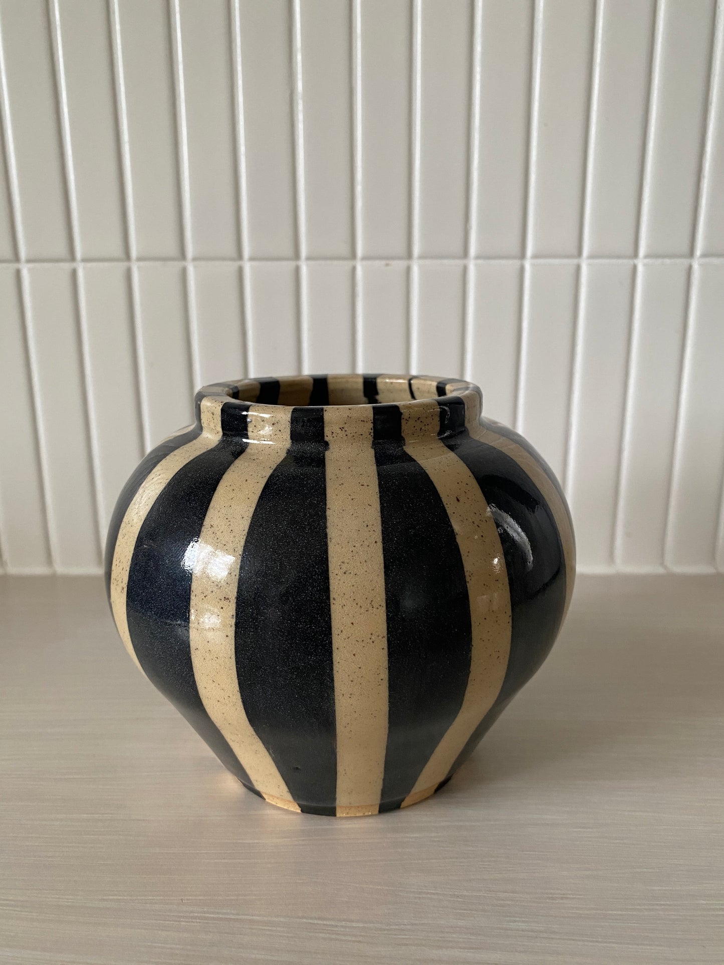 Petite Vase 01 - Medium
