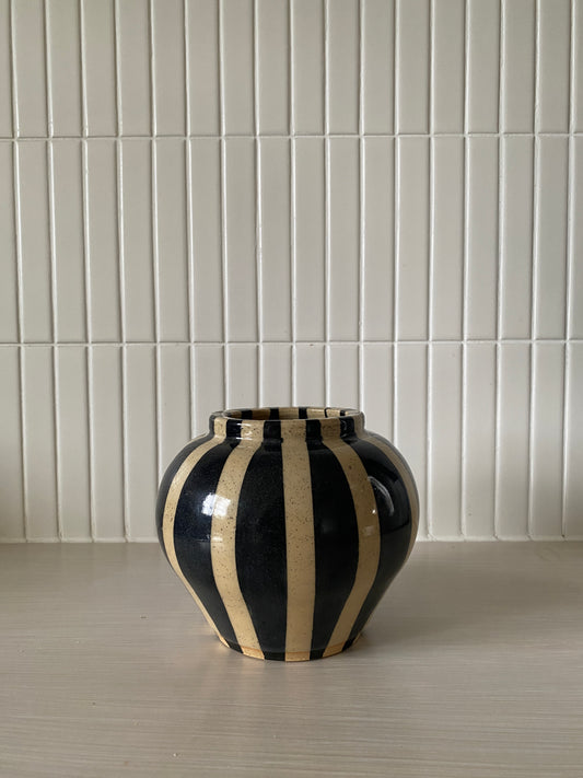 Petite Vase 01 - Medium