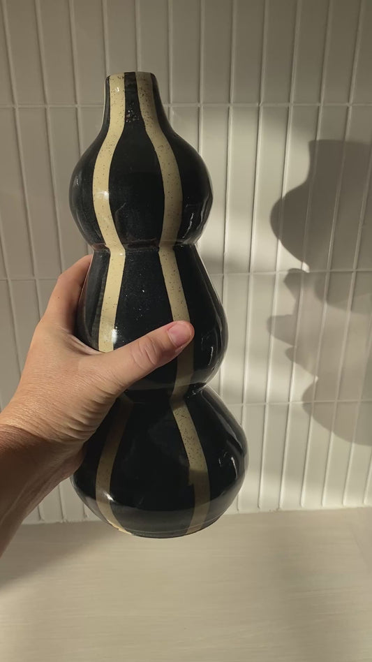 Peanut Vase 01 - Large